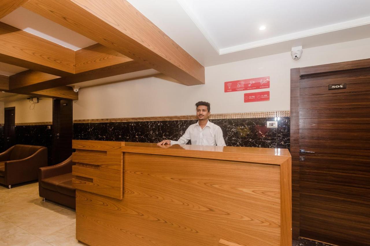 فندق Vaccinated Staff - Oyo 22055 Dadar Residency مومباي المظهر الخارجي الصورة