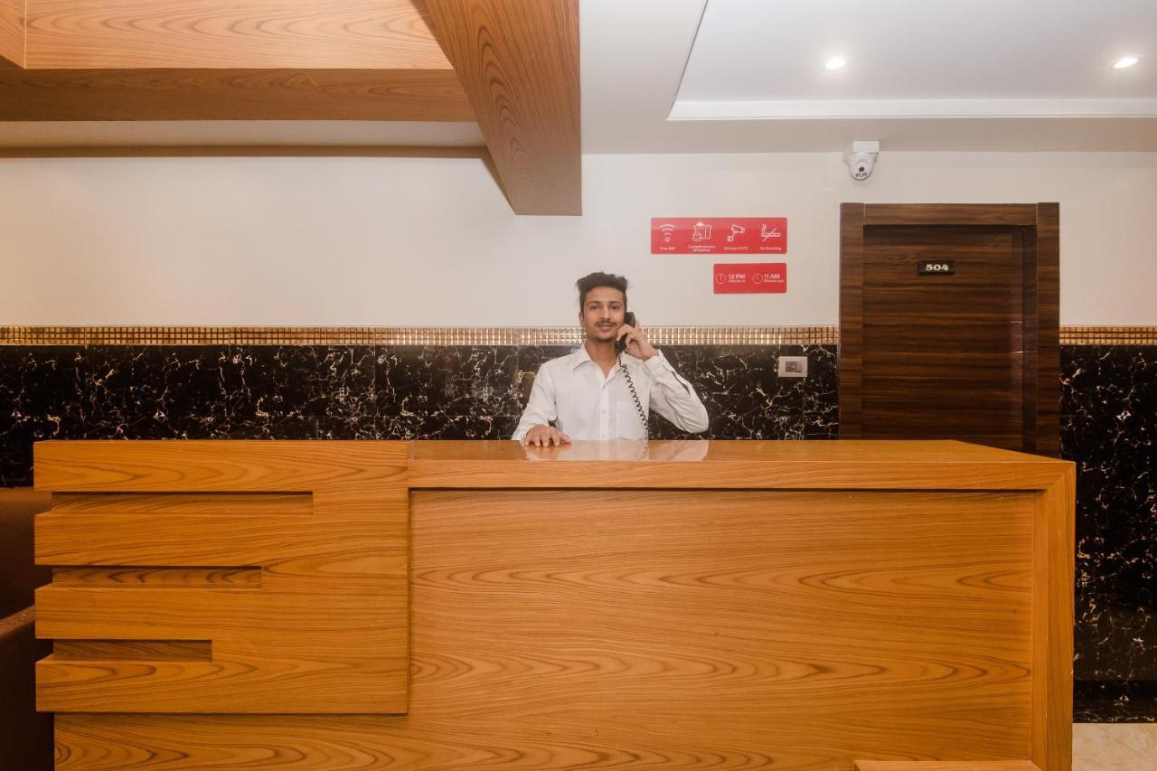 فندق Vaccinated Staff - Oyo 22055 Dadar Residency مومباي المظهر الخارجي الصورة